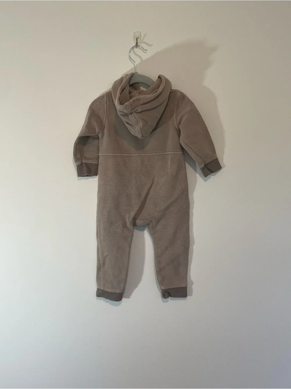 Kith Baby Taupe Hooded One-Piece Fleece Romper 6-12 months 100% cotton